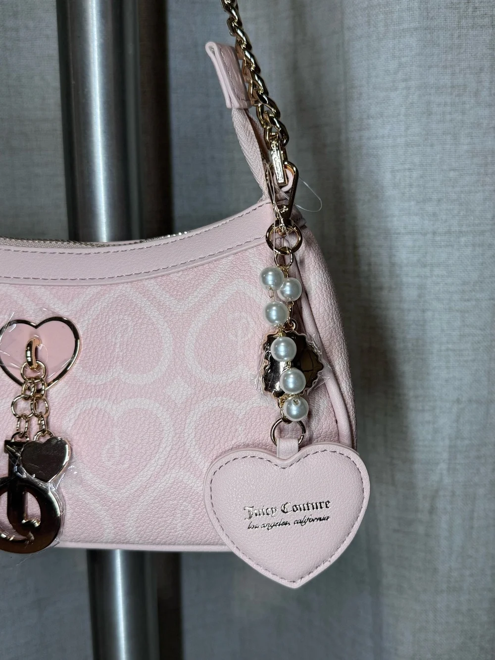 Juicy Couture Light Pink Logo Charm Shoulder Bag with Gold Chain Accents - Picture 3 of 3